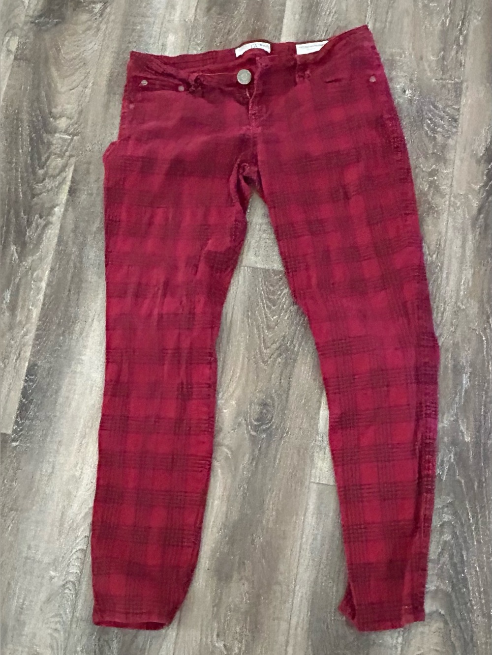 Guess Women’s Burgundy Plaid Skinny Jeans